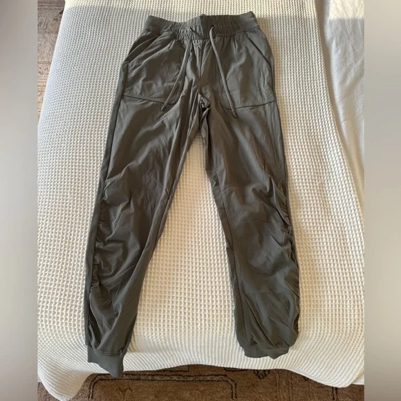 LULULEMON Beyond the Studio Jogger
Grey Sage - Picture 2 of 5